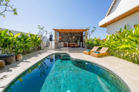 Property building, Patio, Day, Natural landscape, Garden, Garden view, Pool view, Swimming pool, sunbed