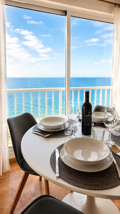 View (from property/room), Dining area, Sea view