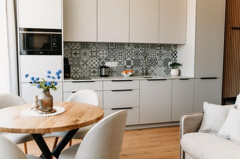 Kitchen or kitchenette, Seating area, Dining area, oven, stove