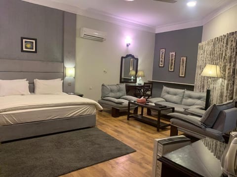 Bed, Photo of the whole room, Bedroom, air conditioner