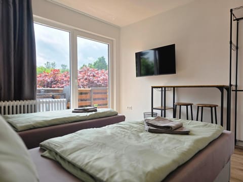 Bed, TV and multimedia, Balcony/Terrace, Photo of the whole room, Seating area, Bedroom, furniture