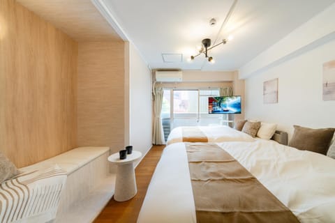 Bed, TV and multimedia, Bedroom