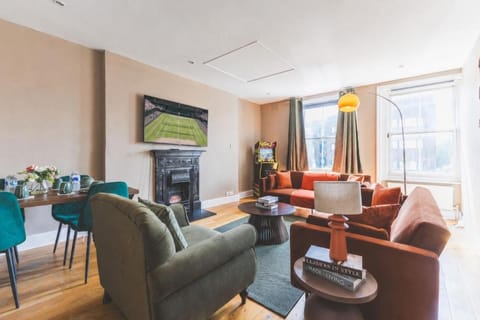 TV and multimedia, Living room, Seating area, Dining area