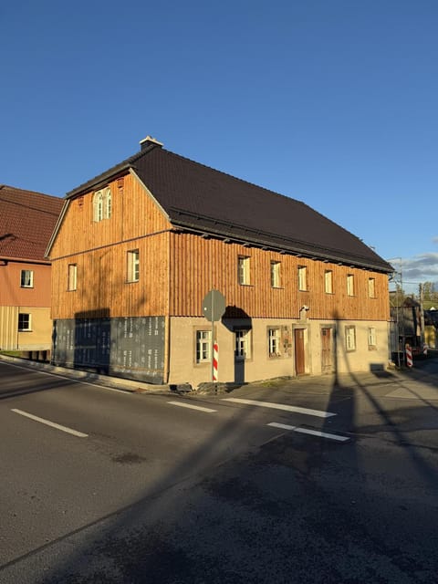 Property building, Neighbourhood