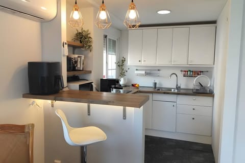 Kitchen or kitchenette, Living room
