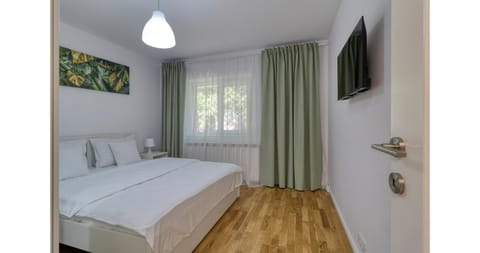 Bed, TV and multimedia, Photo of the whole room, Bedroom, safe
