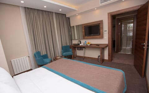 Bed, Other, Photo of the whole room, Decorative detail