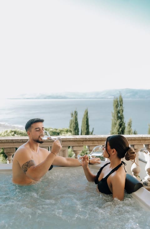 Hot Tub, Swimming pool