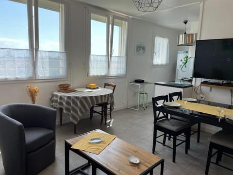 TV and multimedia, Living room, Dining area