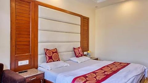 Bed, Photo of the whole room, Bedroom, towels, wardrobe