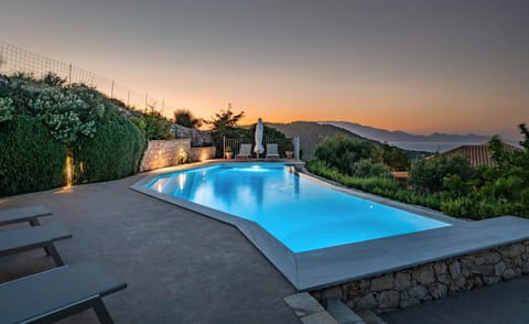 View (from property/room), Swimming pool, sunbed