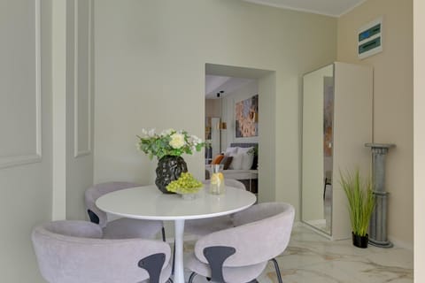 Living room, Seating area, Dining area