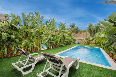 Swimming pool, sunbed