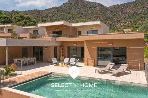 Property building, Patio, Spring, Day, Natural landscape, View (from property/room), Balcony/Terrace, Mountain view, Pool view, Swimming pool, sunbed