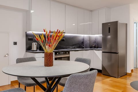 Dining area, kitchen