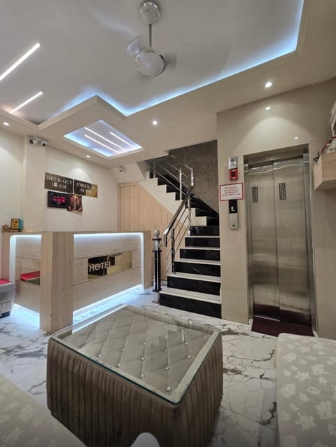 Lobby or reception, elevator