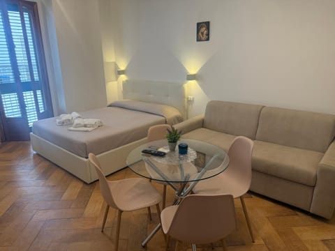 Bed, Living room, Photo of the whole room, Dining area, Bedroom