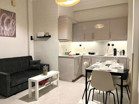Kitchen or kitchenette, Living room, Seating area, Dining area