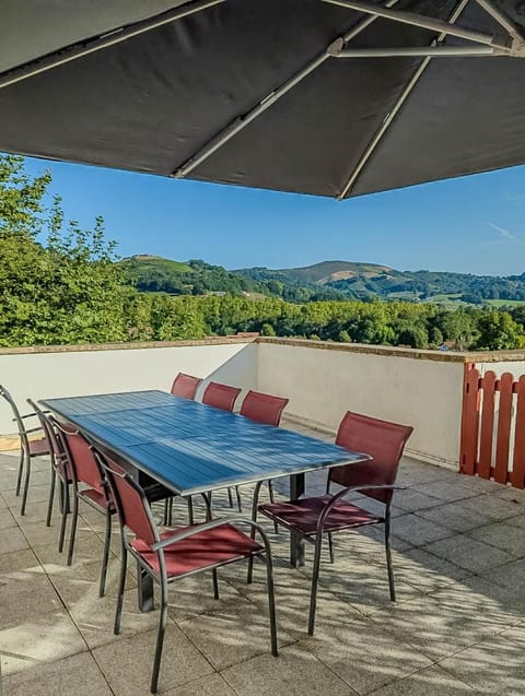 Natural landscape, View (from property/room), Balcony/Terrace, Dining area, Mountain view