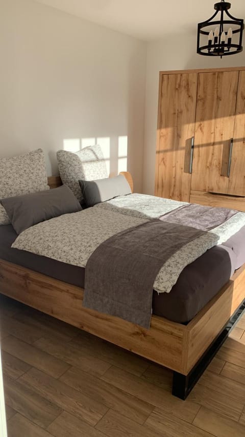Bed, Photo of the whole room, Bedroom, wardrobe