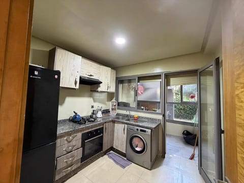 Kitchen or kitchenette, dishwasher, oven