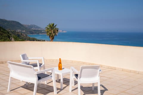Patio, View (from property/room), Balcony/Terrace, Dining area, Sea view