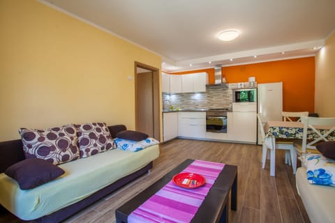 Kitchen or kitchenette, Living room, Photo of the whole room, Dining area