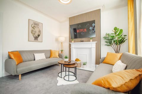 TV and multimedia, Living room, Seating area