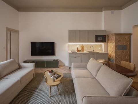 TV and multimedia, Kitchen or kitchenette, Living room, Seating area