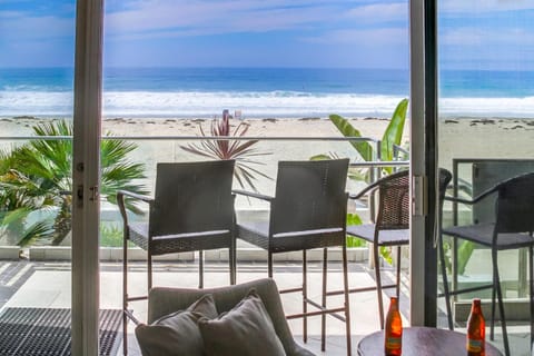Patio, Day, View (from property/room), Balcony/Terrace, Seating area, Beach, Sea view