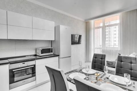 Kitchen or kitchenette, Seating area, Dining area, Food, stove