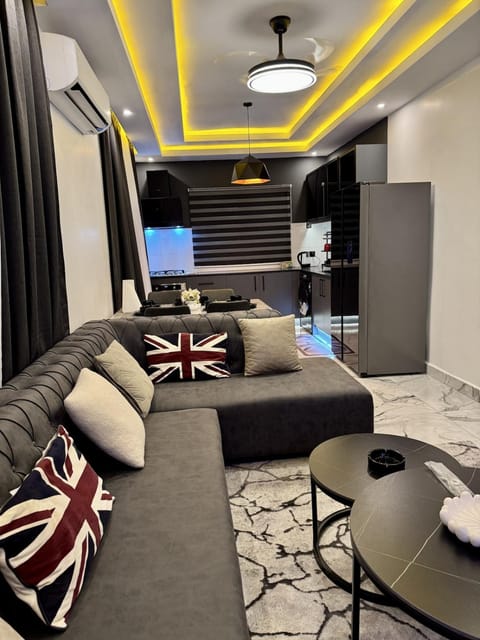 Communal lounge/ TV room, TV and multimedia, Living room, Seating area, Evening entertainment