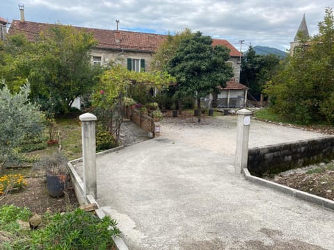 Garden view, Parking