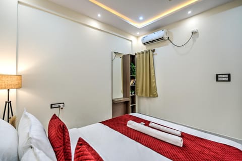 Bed, Photo of the whole room, Bedroom, internet, air conditioner