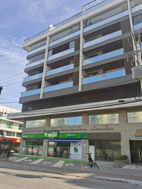Property building, Day, Location