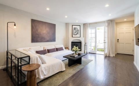 View (from property/room), Living room, Seating area