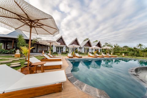 Patio, Day, Natural landscape, Garden, Garden view, Pool view, Swimming pool, Swimming pool, sunbed