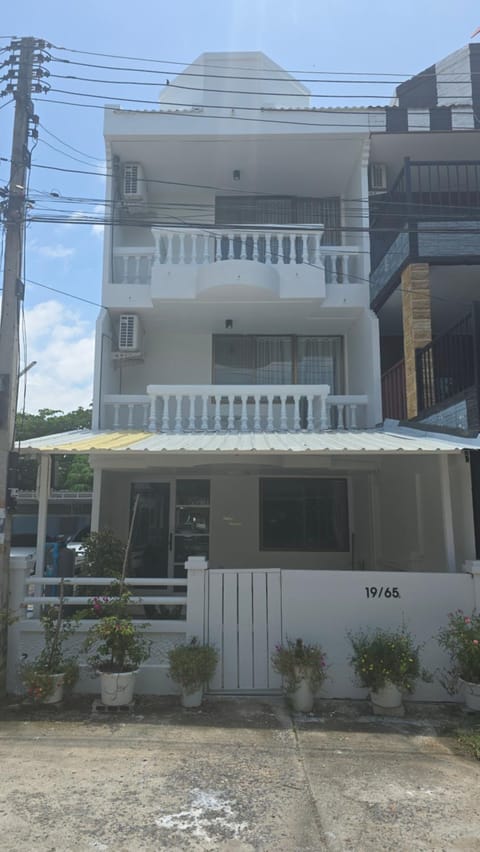 Property building, Day
