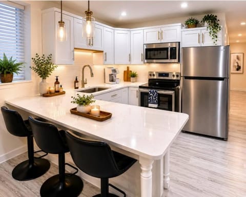Kitchen or kitchenette, Dining area, dishwasher, oven