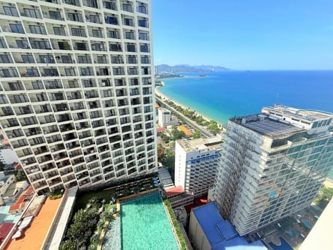 Property building, City view, Pool view, Sea view, Swimming pool