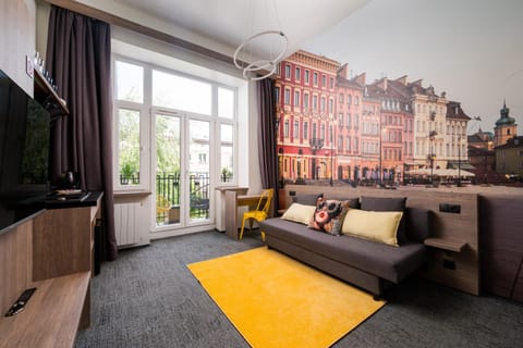 Communal lounge/ TV room, TV and multimedia, Living room, Seating area, Evening entertainment