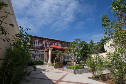 Facade/entrance