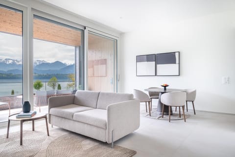 Communal lounge/ TV room, Natural landscape, TV and multimedia, Living room, Seating area, Dining area, Evening entertainment, Mountain view