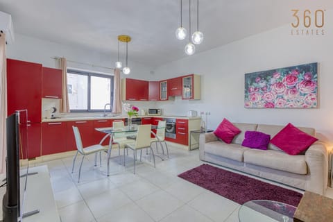 Kitchen or kitchenette, Living room, Seating area, Dining area, minibar, stove