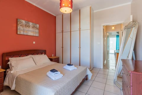 Bed, Photo of the whole room, Bedroom, towels, wardrobe
