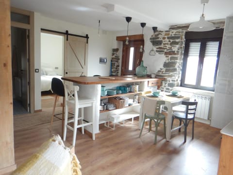 Kitchen or kitchenette, Seating area, Dining area