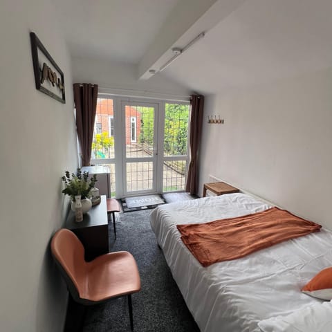 Bed, Balcony/Terrace, Seating area, Bedroom, towels