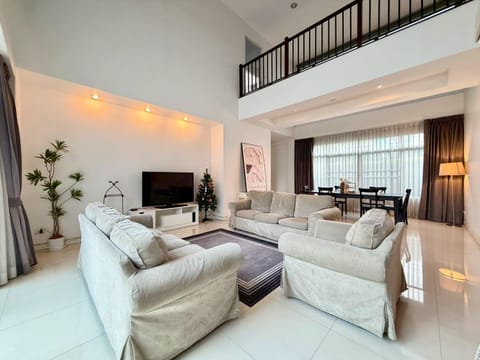 TV and multimedia, Living room, Seating area, Evening entertainment