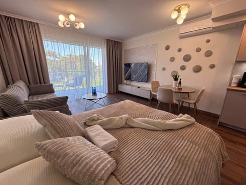 Communal lounge/ TV room, Bed, TV and multimedia, Photo of the whole room, Seating area, Evening entertainment