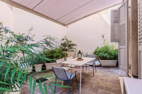 Patio, Dining area